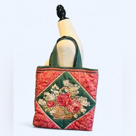 Vintage Quilted Embroidered floral rose tote bag with green trim bag - Picture 2 of 11